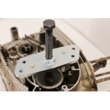 STAHOVÁK NA PŮLENÍ MOTOROVÉ SKŘÍNĚ - (NA MOTORY JAWA 6V)